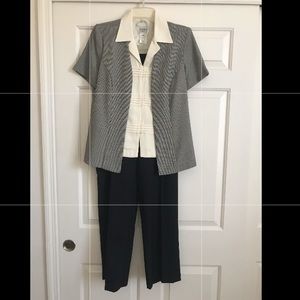 Dorby Two-piece Women’s Pant Set